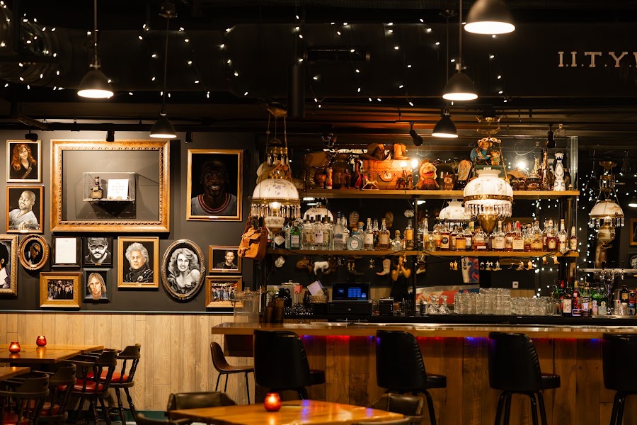 The bar at Cross-Eyed Critters Watering Hole in Midtown Nashville